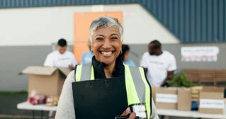 Woman with clipboard, managing volunteers
